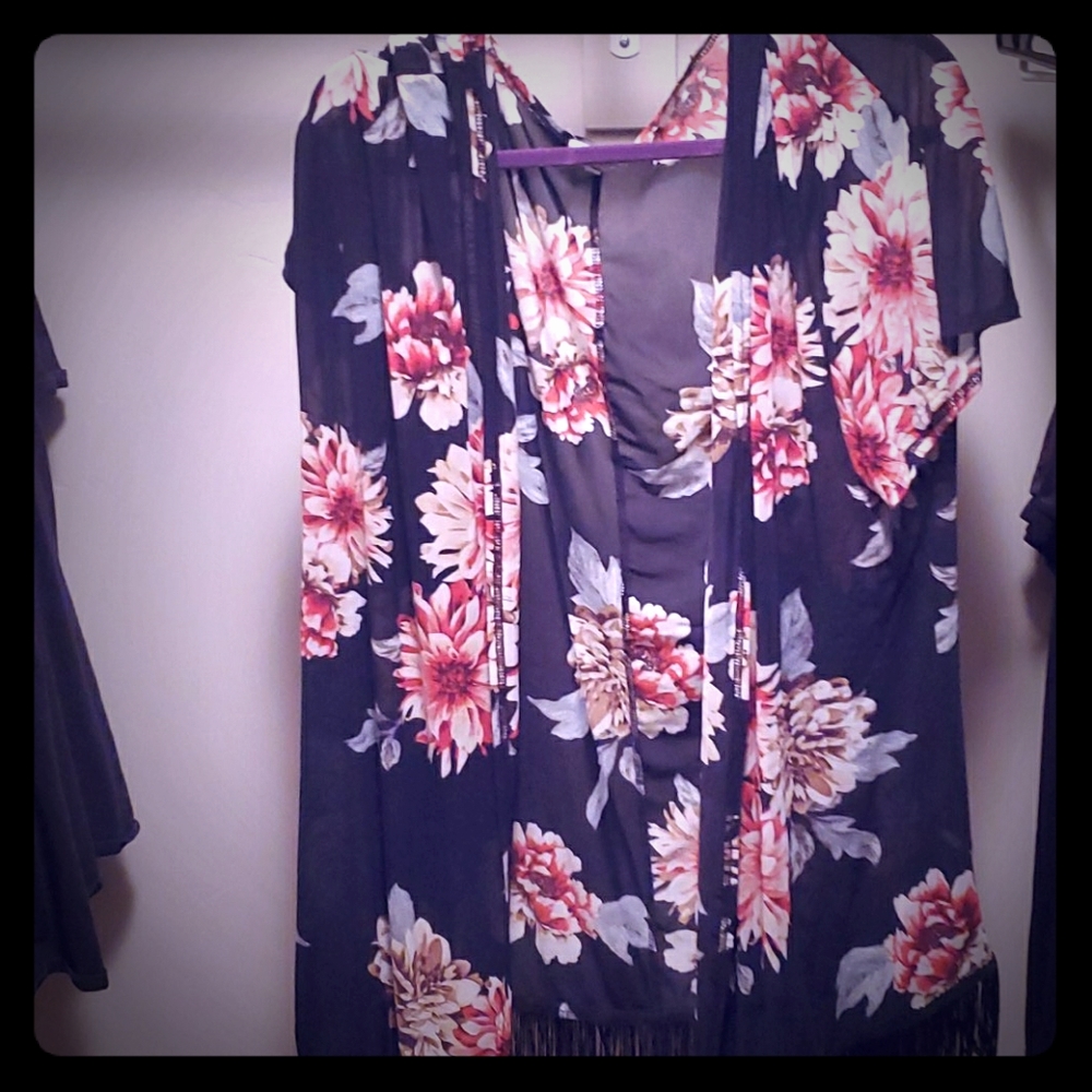 Silky floral kimono
